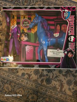 Monster High Headless Headmistress Bloodgood Doll New in box never opened.