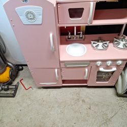 New In Box Pink Kidkraft Play Kitchen 
