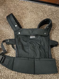 Momcozy baby carrier