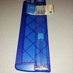 CARL 12"/A4 PERSONAL PAPER TRIMMER RBT 12 NEVER USED