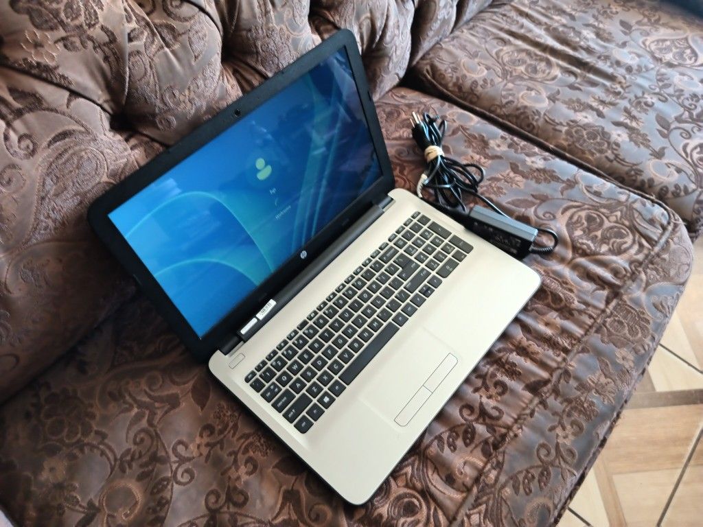 Touchscreen Laptop HP-15-ba113cl-AMD-A10-9600p-12gb Ram-256gb HD SSD Solid.