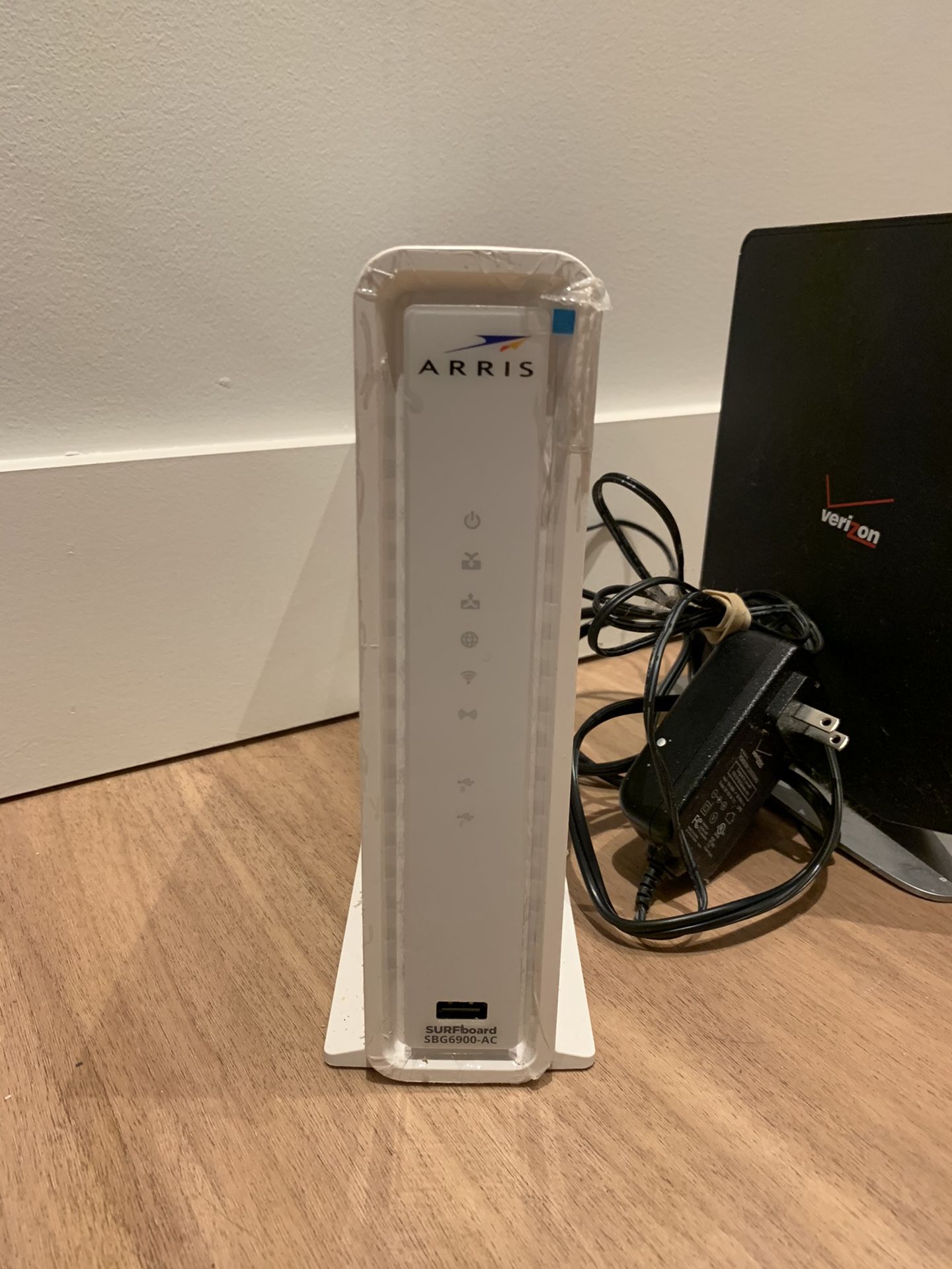 ARRIS modem router combo - new