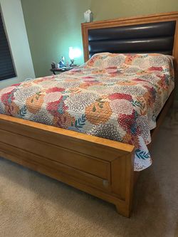 Queen bed with mattress and adjustable base