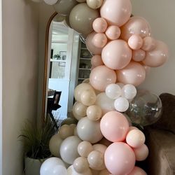 Balloon arch