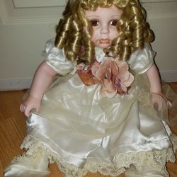Duck House Heirloom Porcelain Doll - Limited Edition #0090/5,000 $