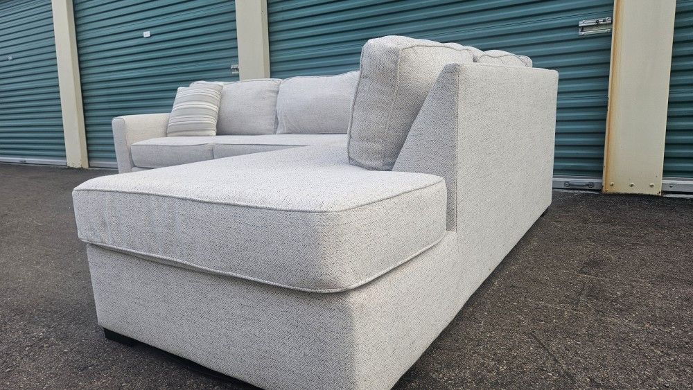 FREE DELIVERY!!! Living Spaces "Cypress" 2pc Sectional Couch (Gray)