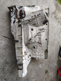 E30 Driver Side, Left, Quarter Strut Support