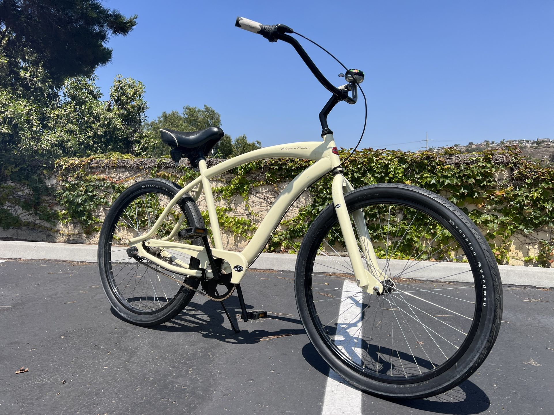 Niiice 3- Speed Beach Cruiser. Adult 26” 3- Speed