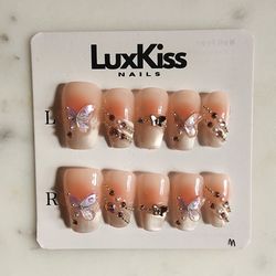 LuxKiss Nails Press-On Nail Set