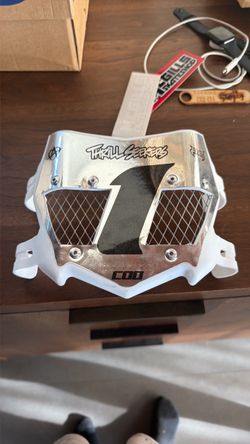 White vented motocuts plate
