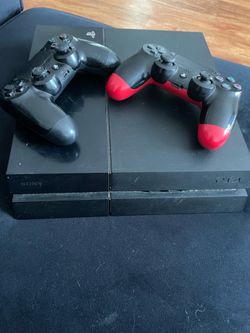 PS4 w/ 2 controllers