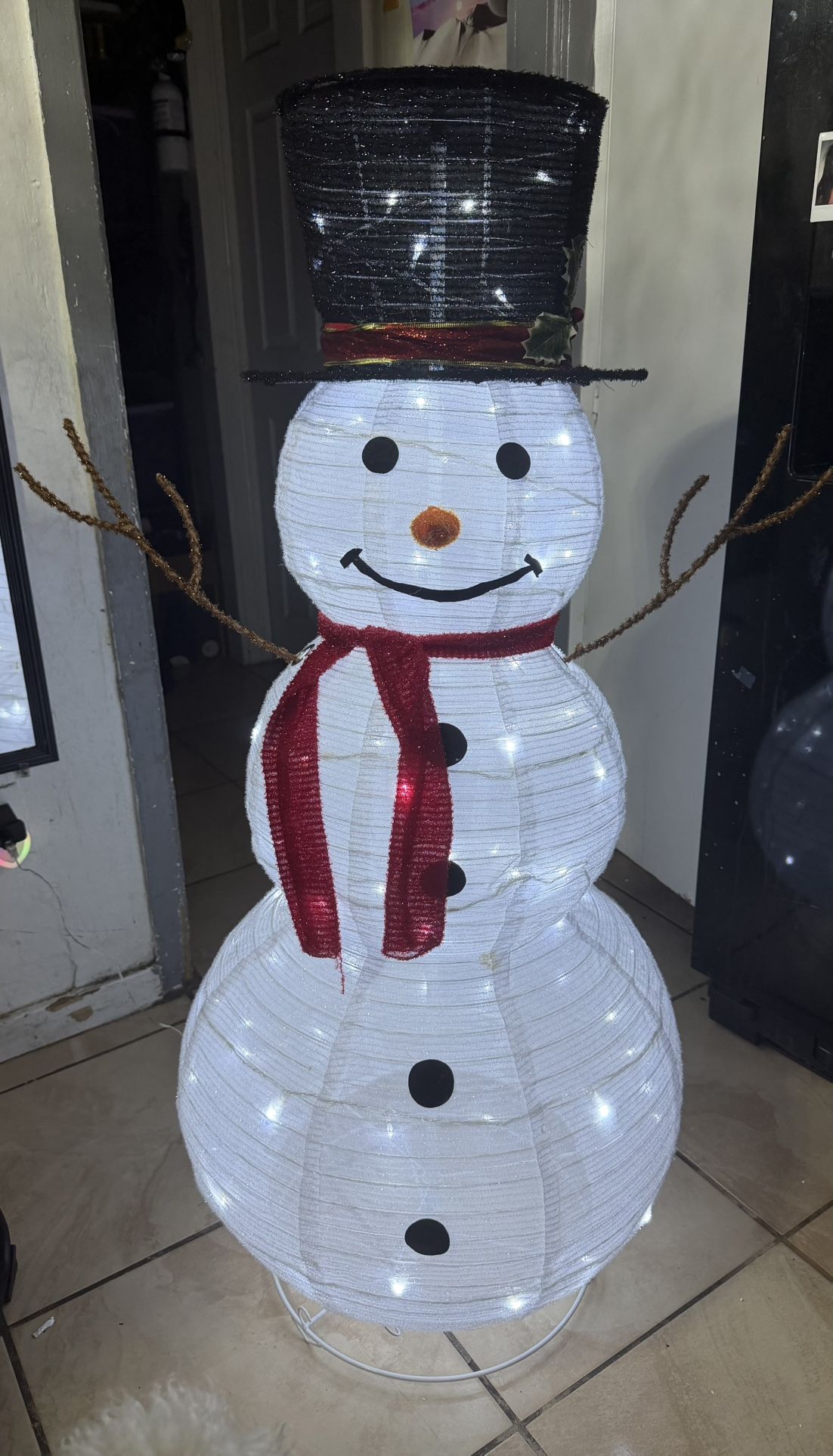 VINGLI Snowman Outdoor Christmas Decorations with 90 LED Lights, Lighted Snowman with Top Hat Holiday Ornaments Yard Decor for Home, Lawn and Front Ya