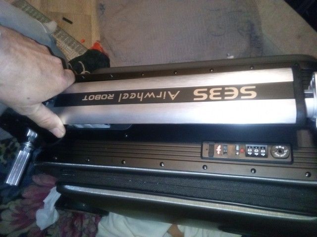 Luggage That Is Also A Scooter(Airwheel)