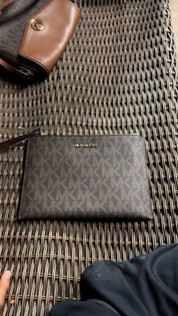 Michael Kors Signature Clutch Pouch