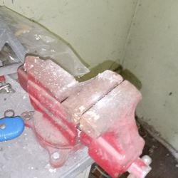 Vintage Craftsman Red Vice