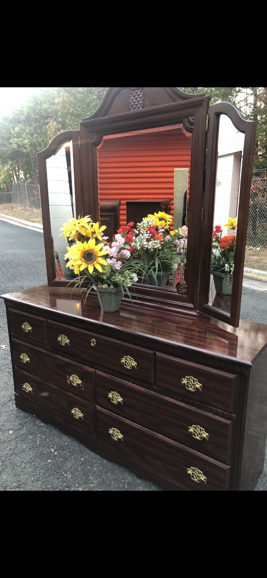 Modern Wooden Dresser With Big Drawers, Big Mirror. Drawers Sliding Smoothly. Delivery Available