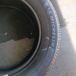 2 llantas 235 65 R18 Michelin Defender 2