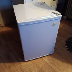 Min Refrigerator /with  Freezer