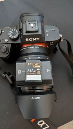 Sony A7 III+ 28-70 mm zoom lens+sd+tripod+DC dummy charger