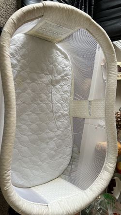 Halo swivel bassinet