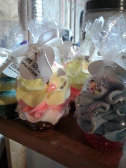 Cupcake bath bombs