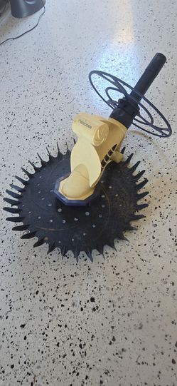 Pool vacuum