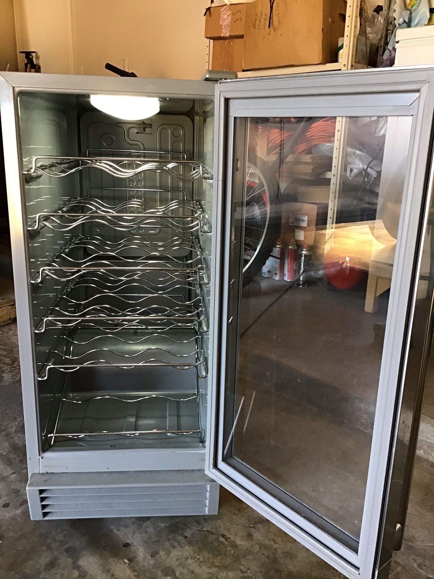 Everstar HDWC35 wine cooler for 28 bottles for Sale in Dallas, TX OfferUp