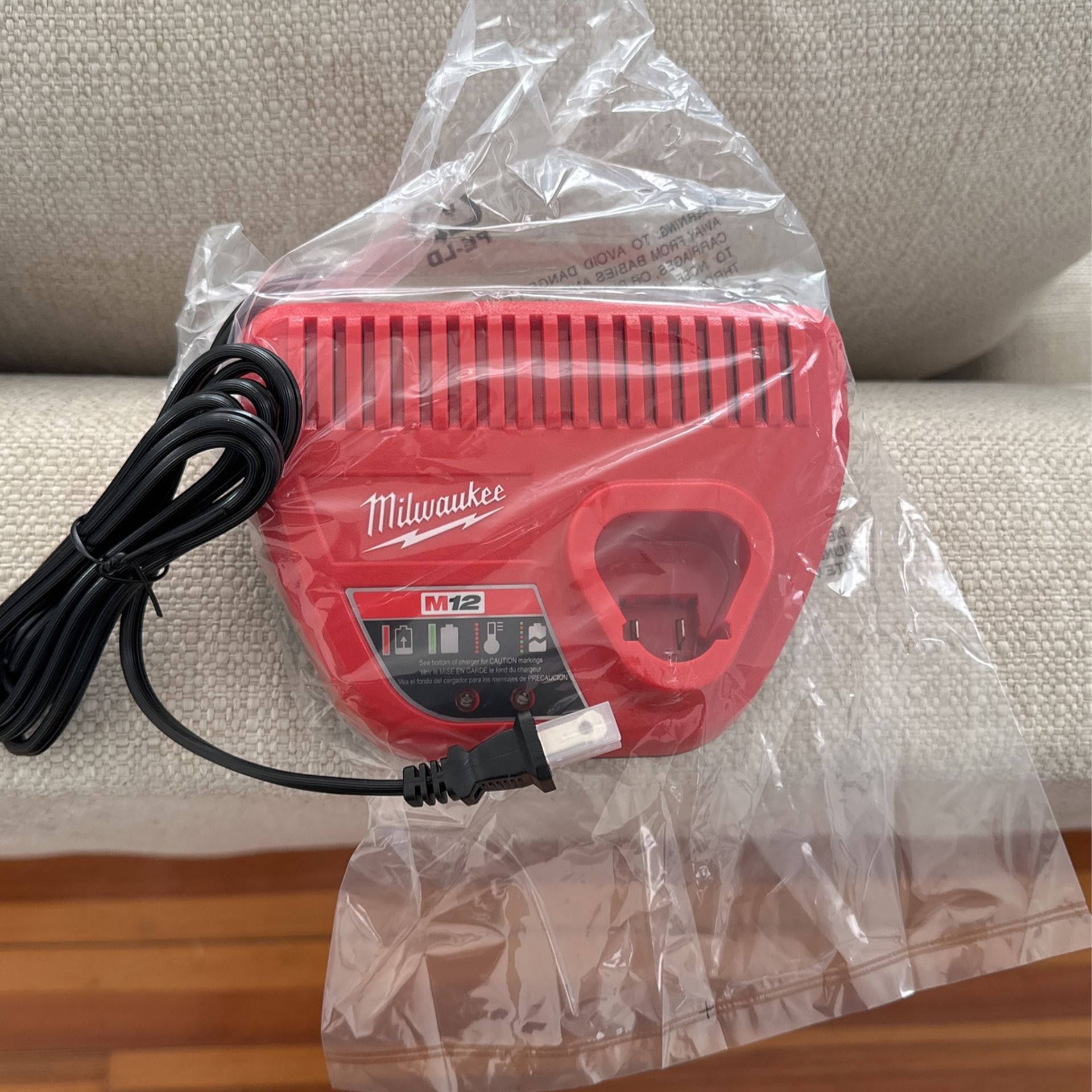 12 V Charger