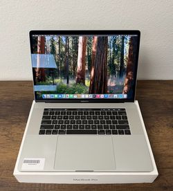 15" MacBook Pro Touchbar 32GB RAM*512GB SSD*2.6Ghz Intel 6 Core i7