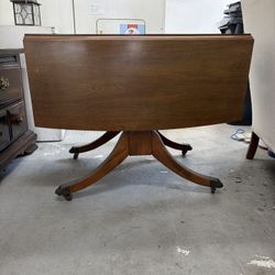 Solid Wood Drop‐Leaf Pedestal Table