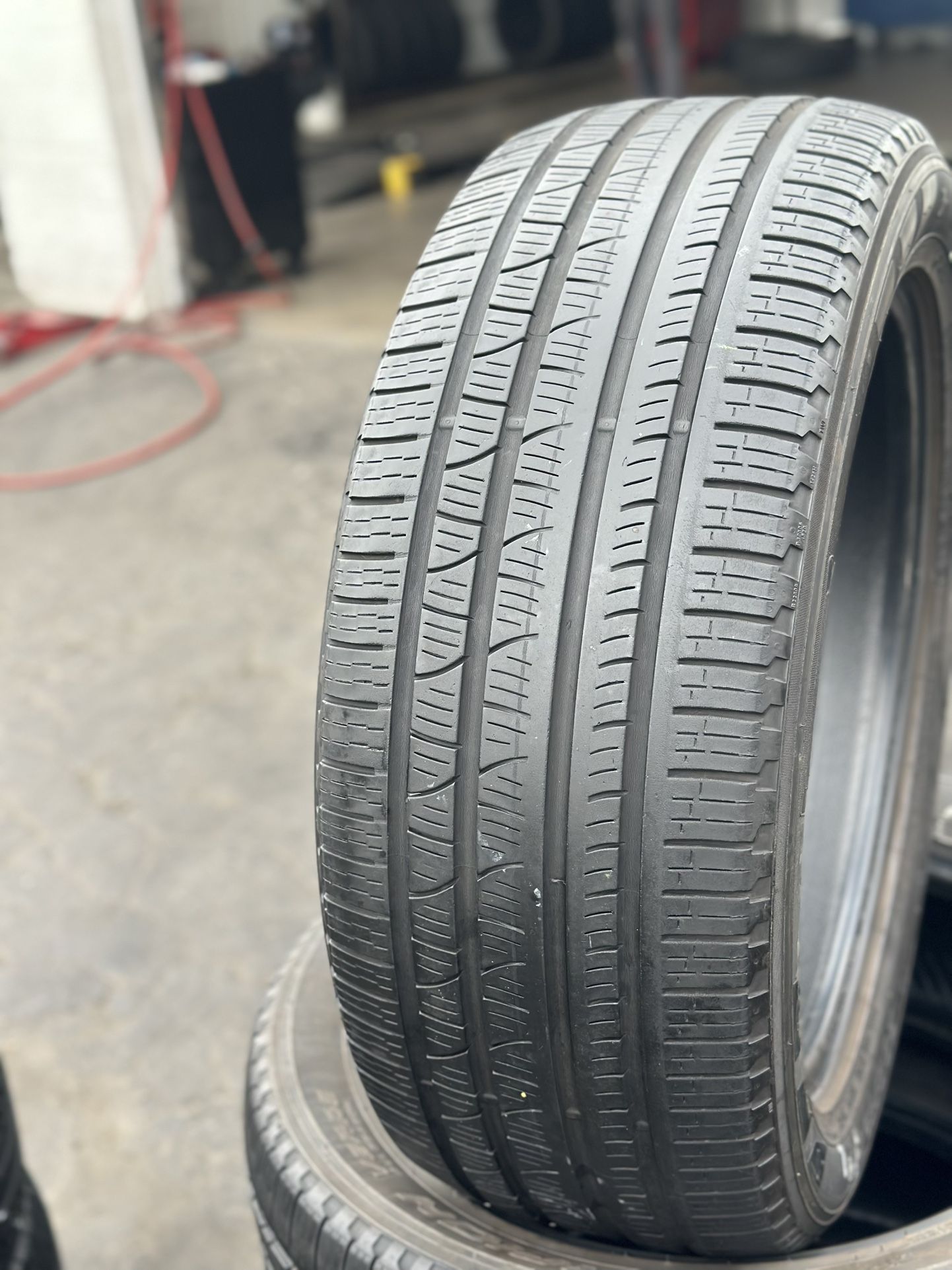 SET OF TIRE 285 45 22 PIRELLI 85% LIFE