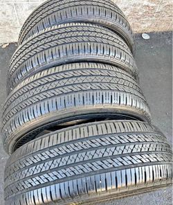 205/70/15 Brisgtone set de Tires con 80% de vida las 4