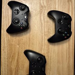 Selling Xbox one controllers