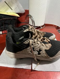 Size 7 Men’s Under Armour Cleats