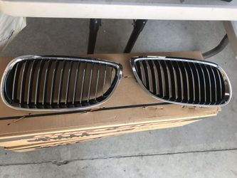 2009 BMW 335i grill OEM