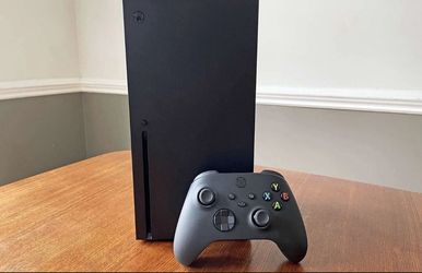 Xbox Series X 1 Terabyte Disc Edition - With Controller