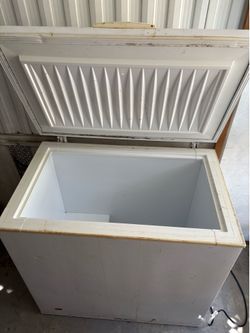 Chest freezer