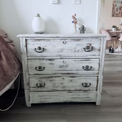 Vintage dresser three drawers