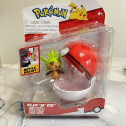 Pokémon Chespin + Poke Ball