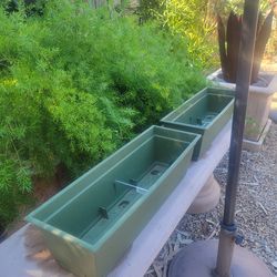 2 planter boxes