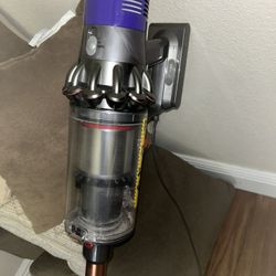 Dyson V10 Cordless Vacuum Cleaner 