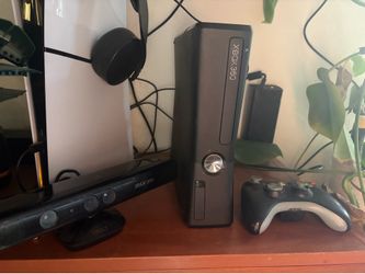 Xbox 360 w/ KINECT