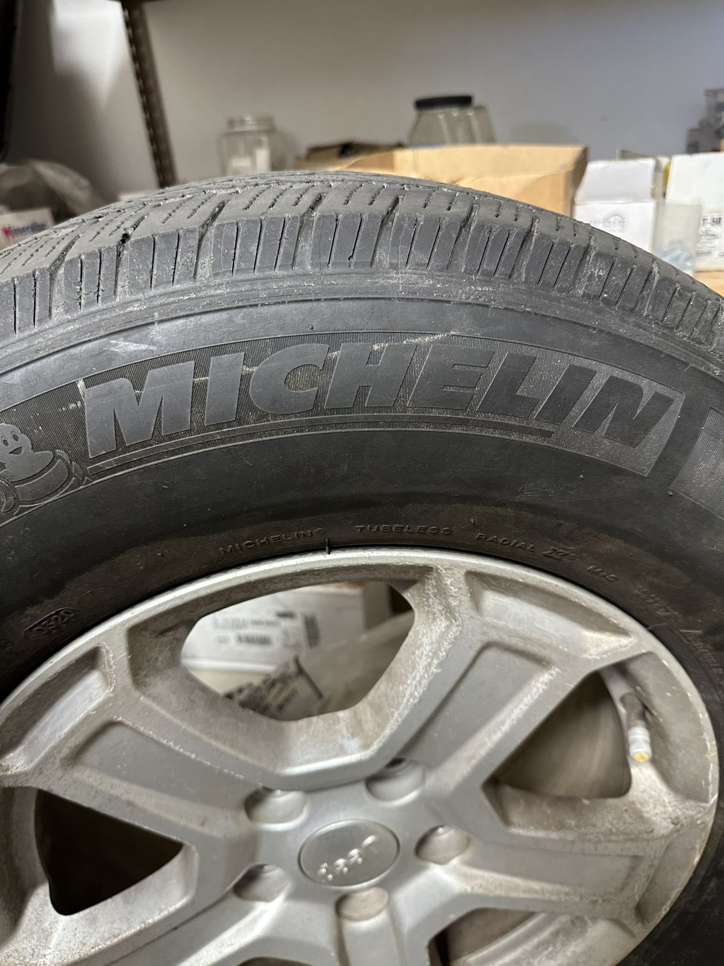 2020 Jeep Wrangler Tires With Rim (5)