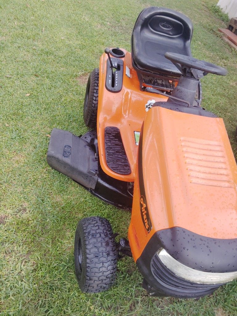 42" riding lawnmower 17.5 hp runs good new battery