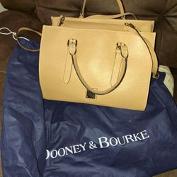 Dooney And Bourke ..perfect Gifts For Xmas