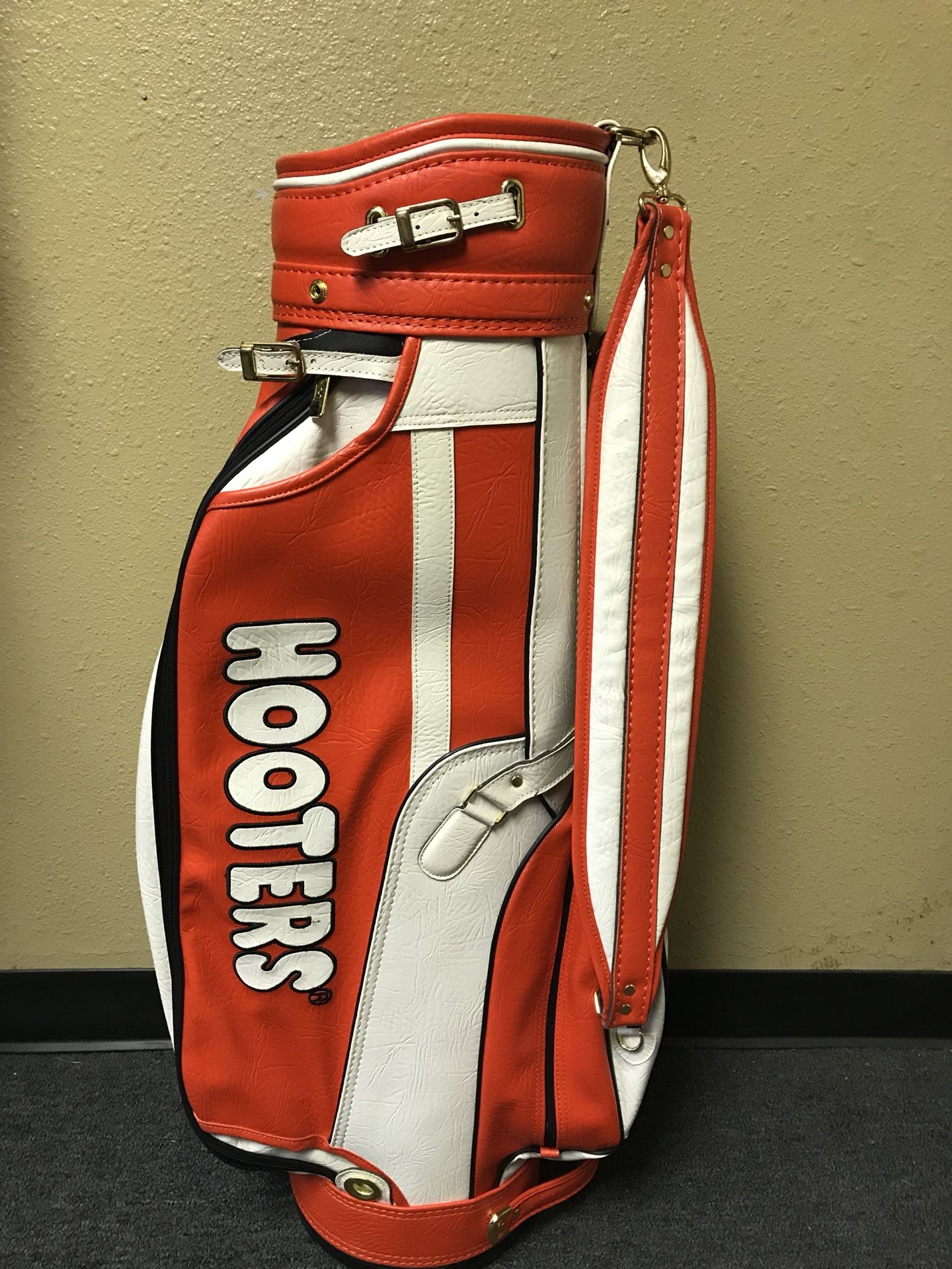 Hooters Golf Bag / Bennington made