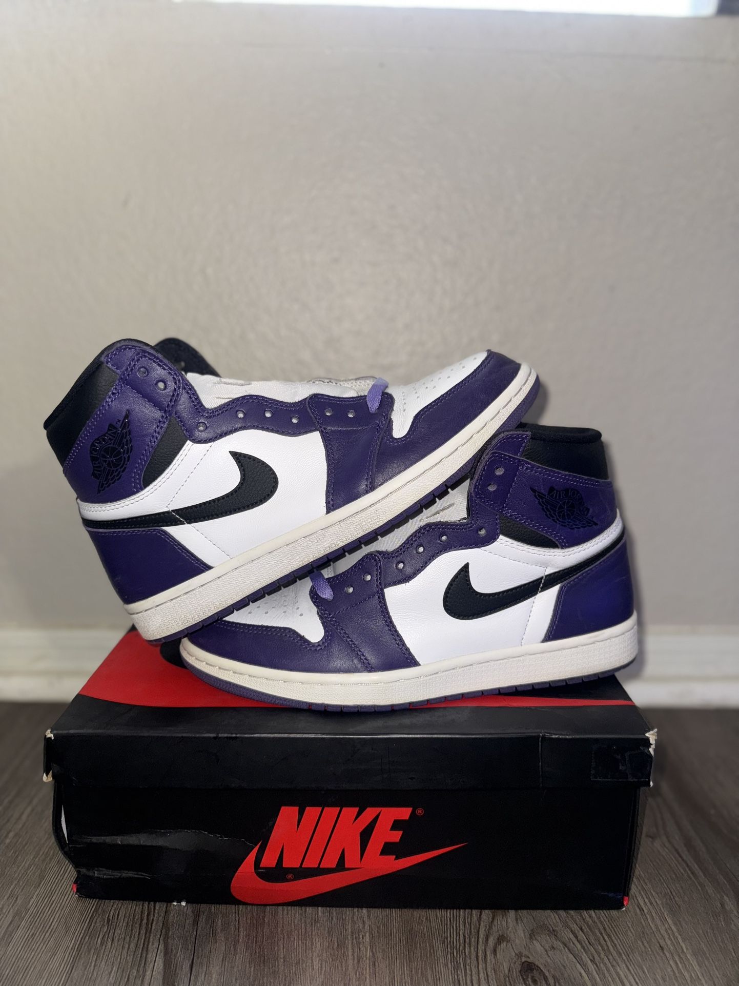 Jordan 1 High “Court Purple” Size 9.5 Mens
