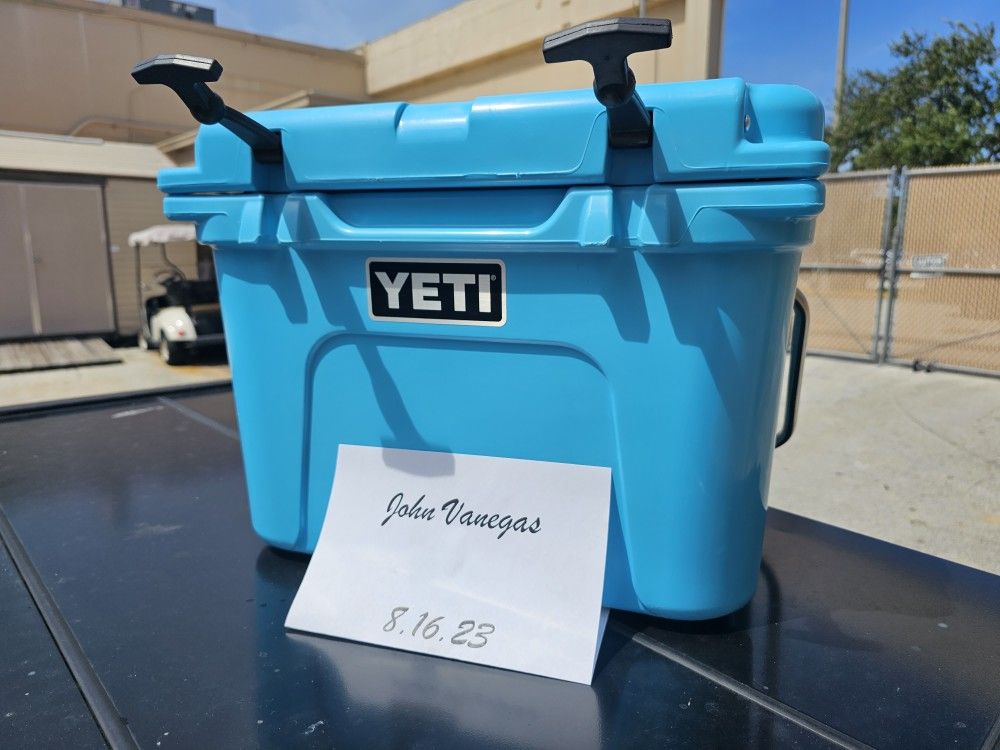 LIMITED EDITION Reef Blue Yeti Roadie 20 Cooler with 4 lb. Yeti Ice Block  for Sale in San Antonio, TX - OfferUp