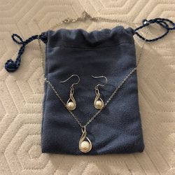 Pearl earrings & Necklace