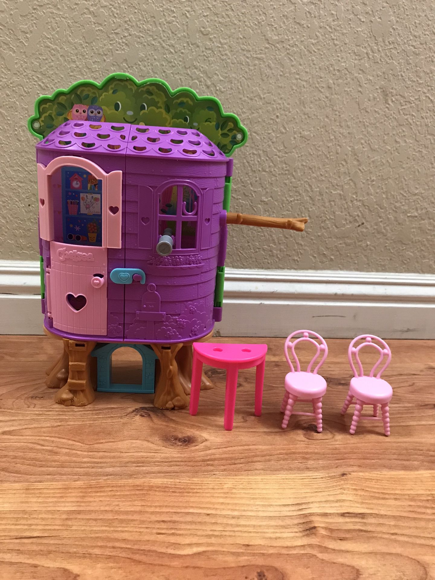 Barbies Little Sister Treehouse Play set 